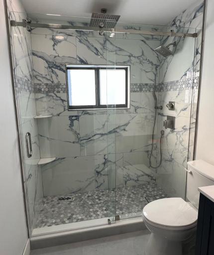 عکس شیشه بری وقاب سازی