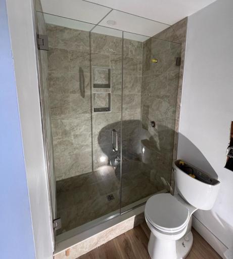 عکس شیشه بری وقاب سازی