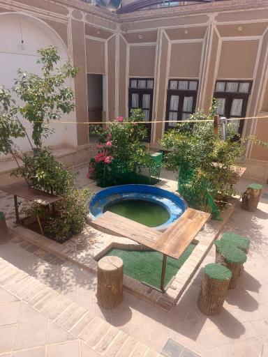 عکس هتل سنتی شاخه نبات