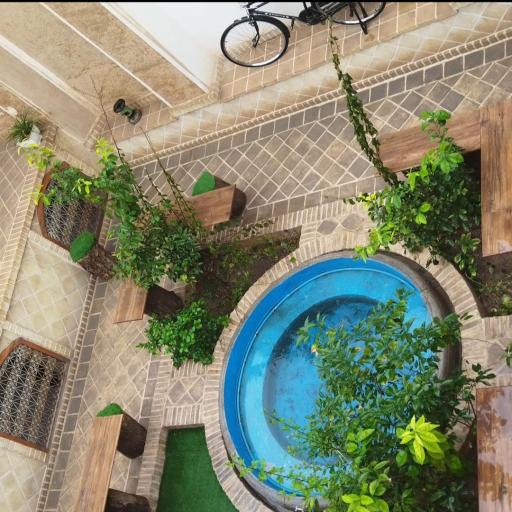 عکس هتل سنتی شاخه نبات