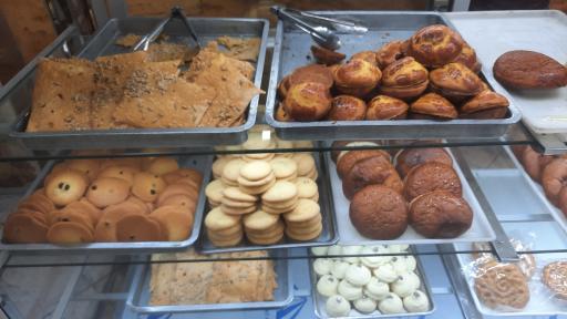 عکس نان و شیرینی دهکده