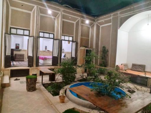 عکس هتل سنتی شاخه نبات