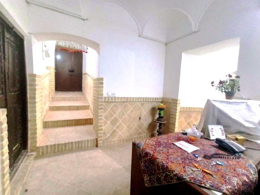 عکس هتل سنتی شاخه نبات