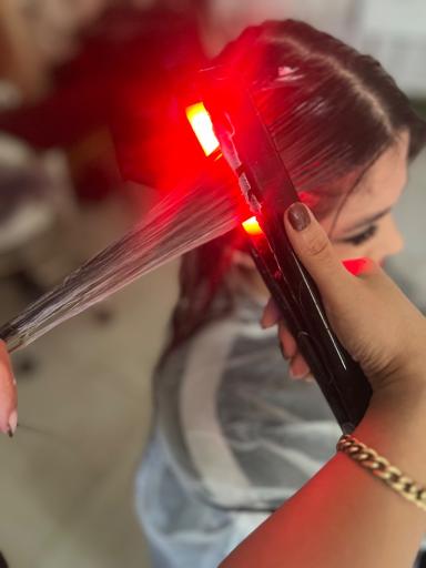 عکس مرکز تخصصی کراتین و فر لاهیجان