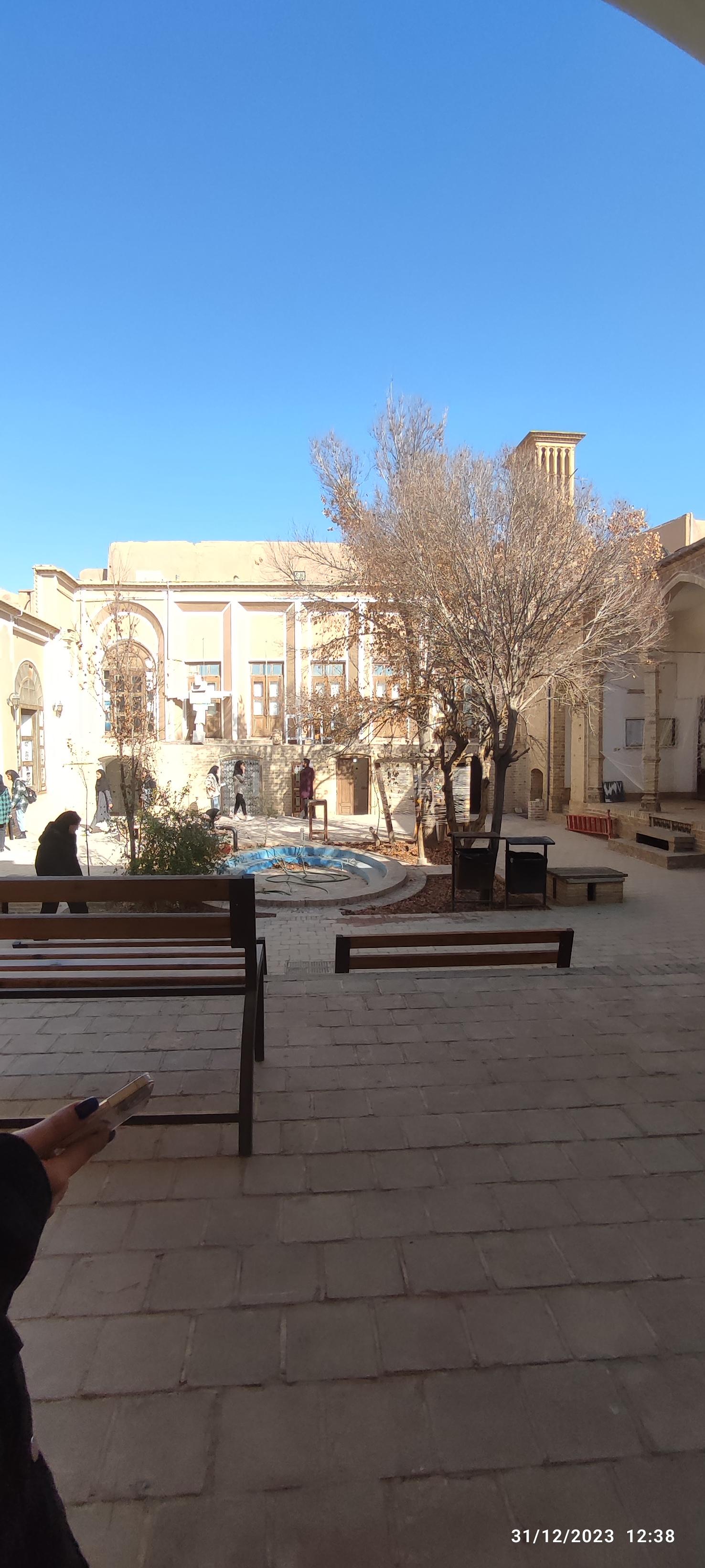 عکس دانشکده هنر و معماری یزد