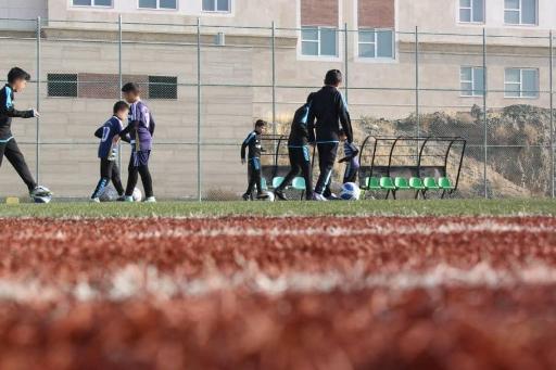 عکس چمن مصنوعی فوتبال درفک