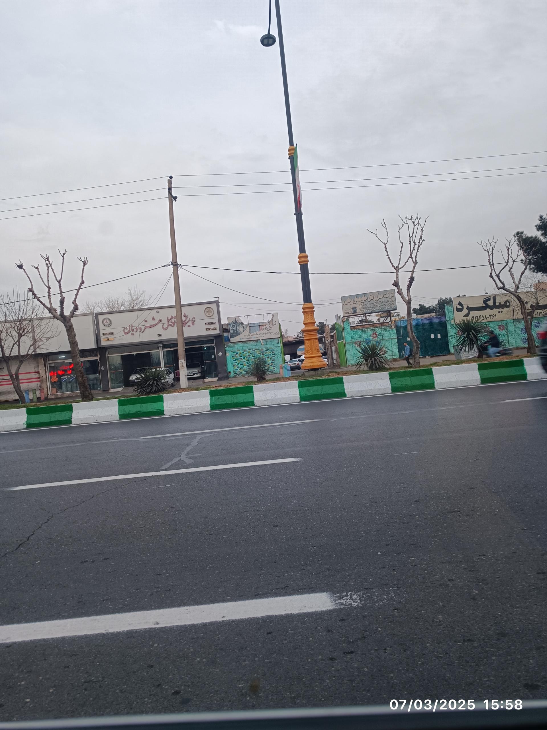 عکس نمایشگاه اتومبیل هشترودیان