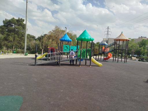 عکس زمین بازی کودکان بوستان شریعتی