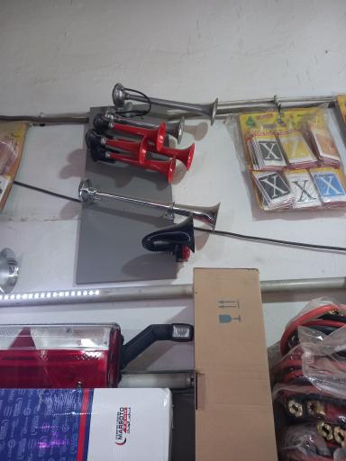 عکس فروشگاه لوکس و تزیینات علی