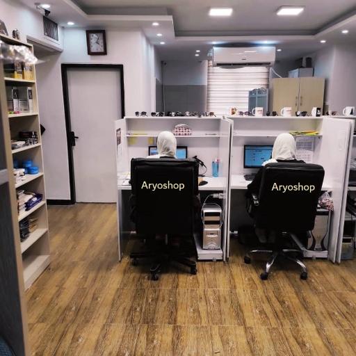 عکس فروشگاه کفش و صندل اورجینال آریوشاپ