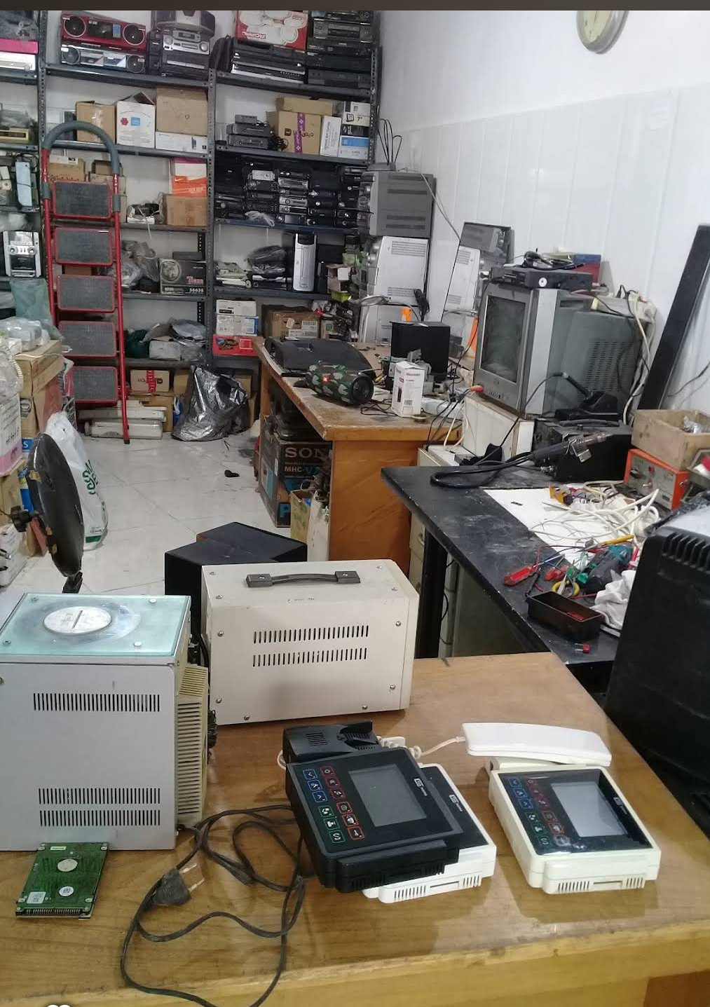 عکس تعمیرات لوازم الکترونیک دیار الکترونیک