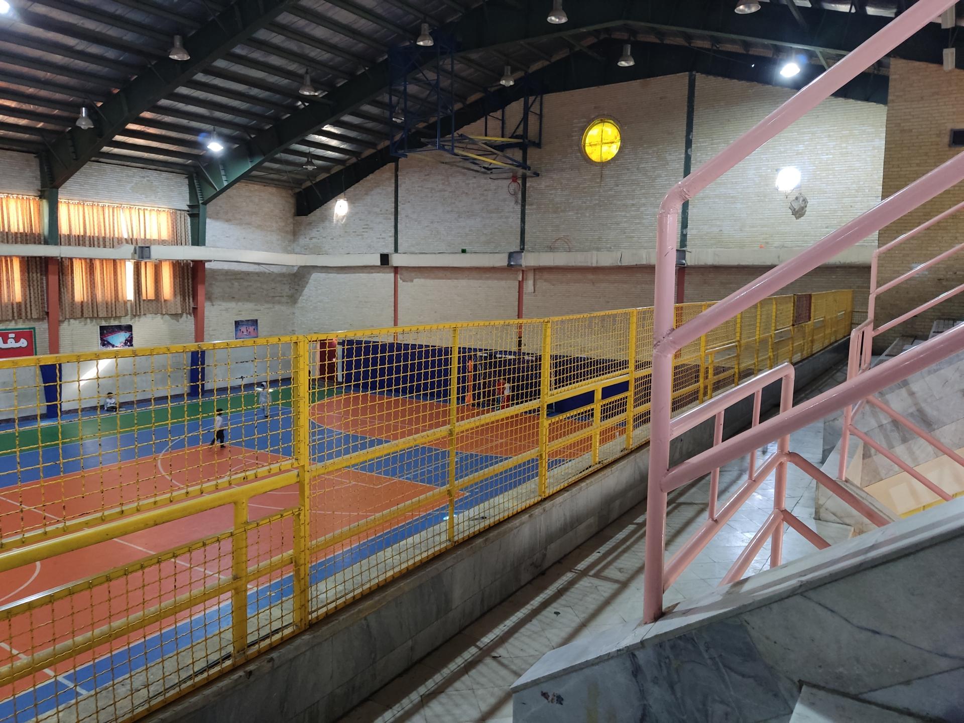 عکس سالن ورزشی اوراز