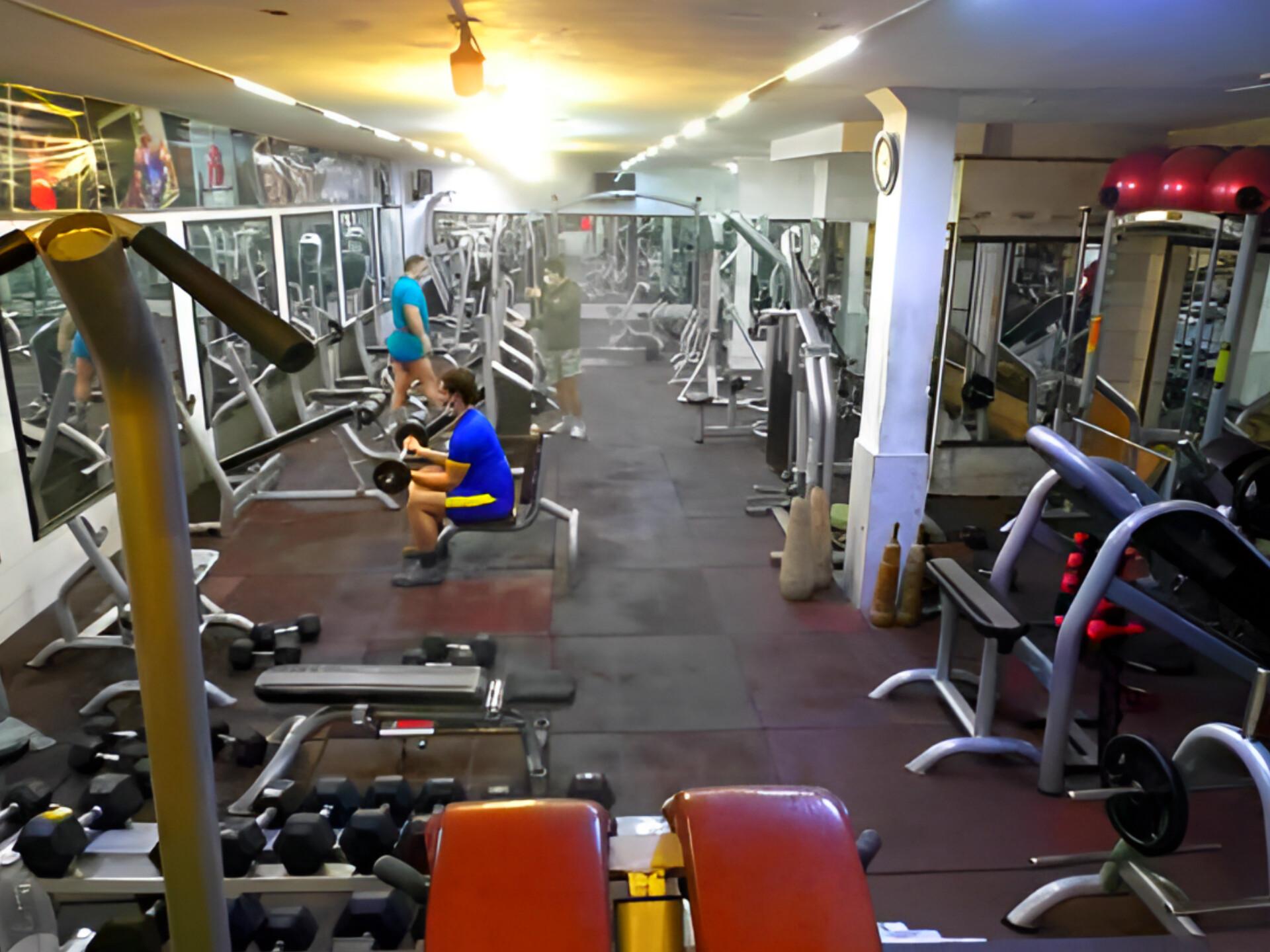 عکس سالن پرورش اندام جهاد