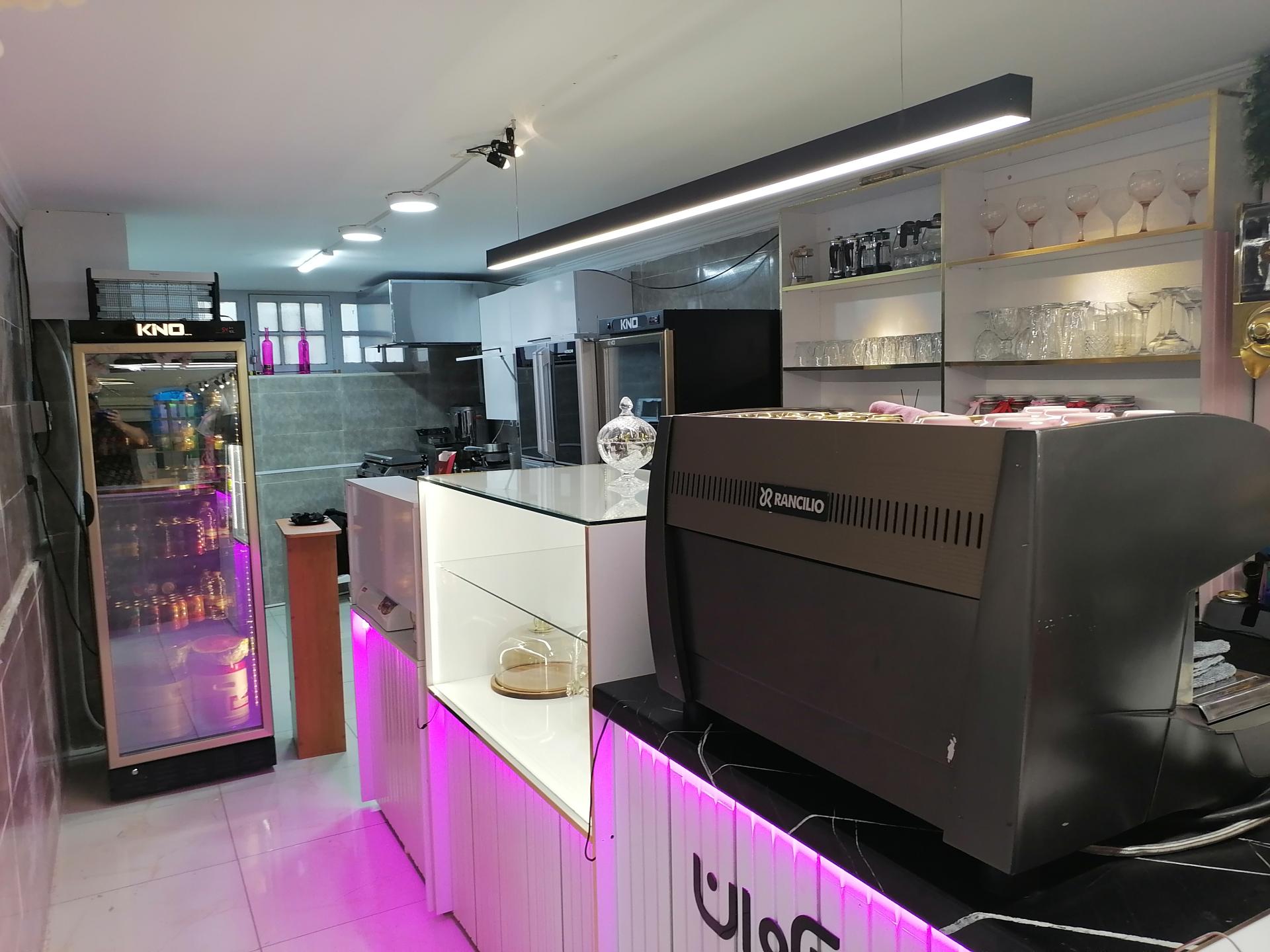 عکس کافه گالری آوان