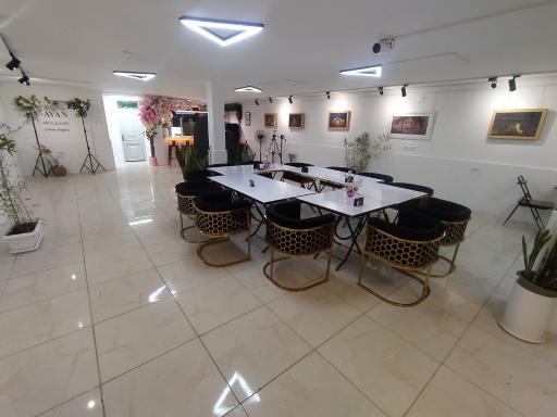 عکس کافه گالری آوان