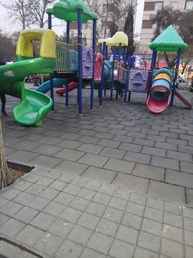 عکس زمین بازی کودکان