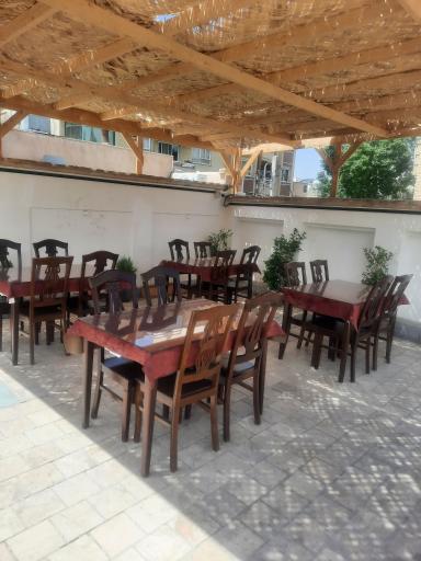 عکس کافه رستوران بزمه