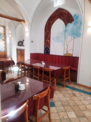 عکس کافه رستوران بزمه