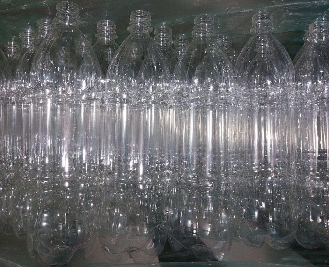 عکس تولیدی بطری پلاستیکی