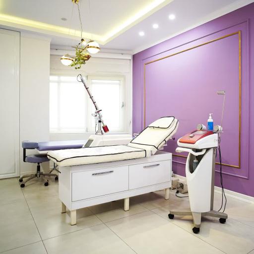 عکس کلینیک پوست  لیزر زیبایی مدیفیکا