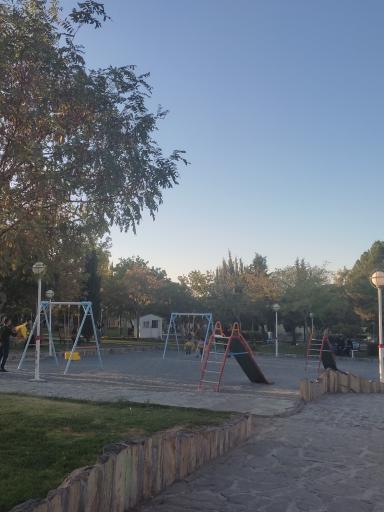 عکس زمین بازی کودک بوستان لاله