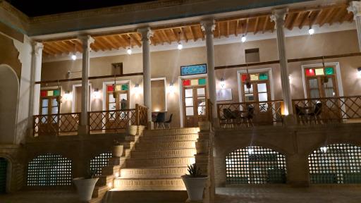 هتل سنتی اسفنجان (خانه تاریخی طاهریان)