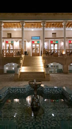 هتل سنتی اسفنجان (خانه تاریخی طاهریان)