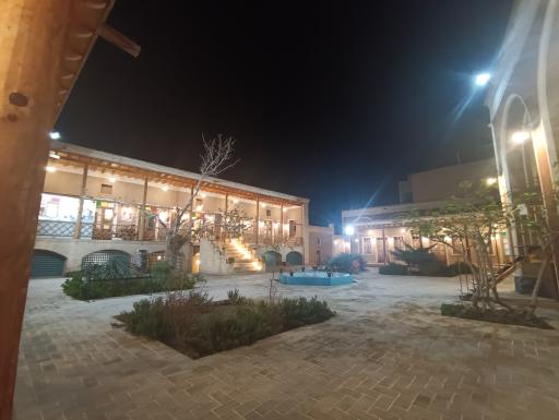 هتل سنتی اسفنجان (خانه تاریخی طاهریان)