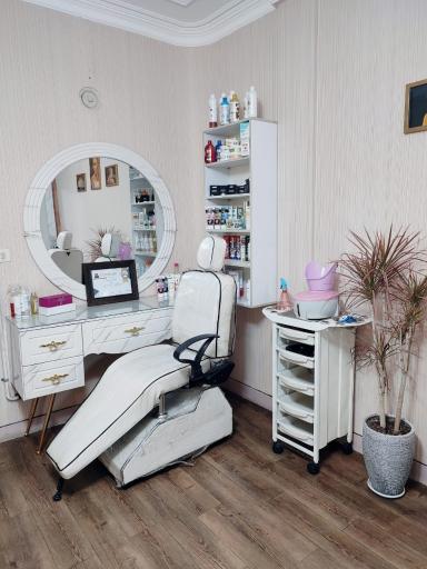 عکس سالن زیبایی زُحل