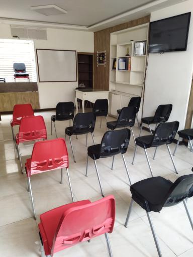 عکس آکادمی حرکت جدید