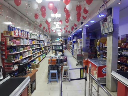 عکس فروشگاه زنجیره ای خانواده (صادقی)
