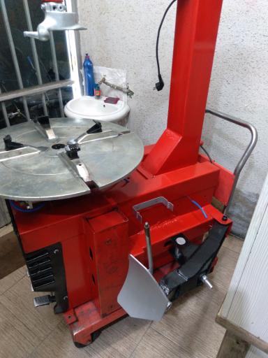 عکس تعمیرات تخصصی لاستیک درار