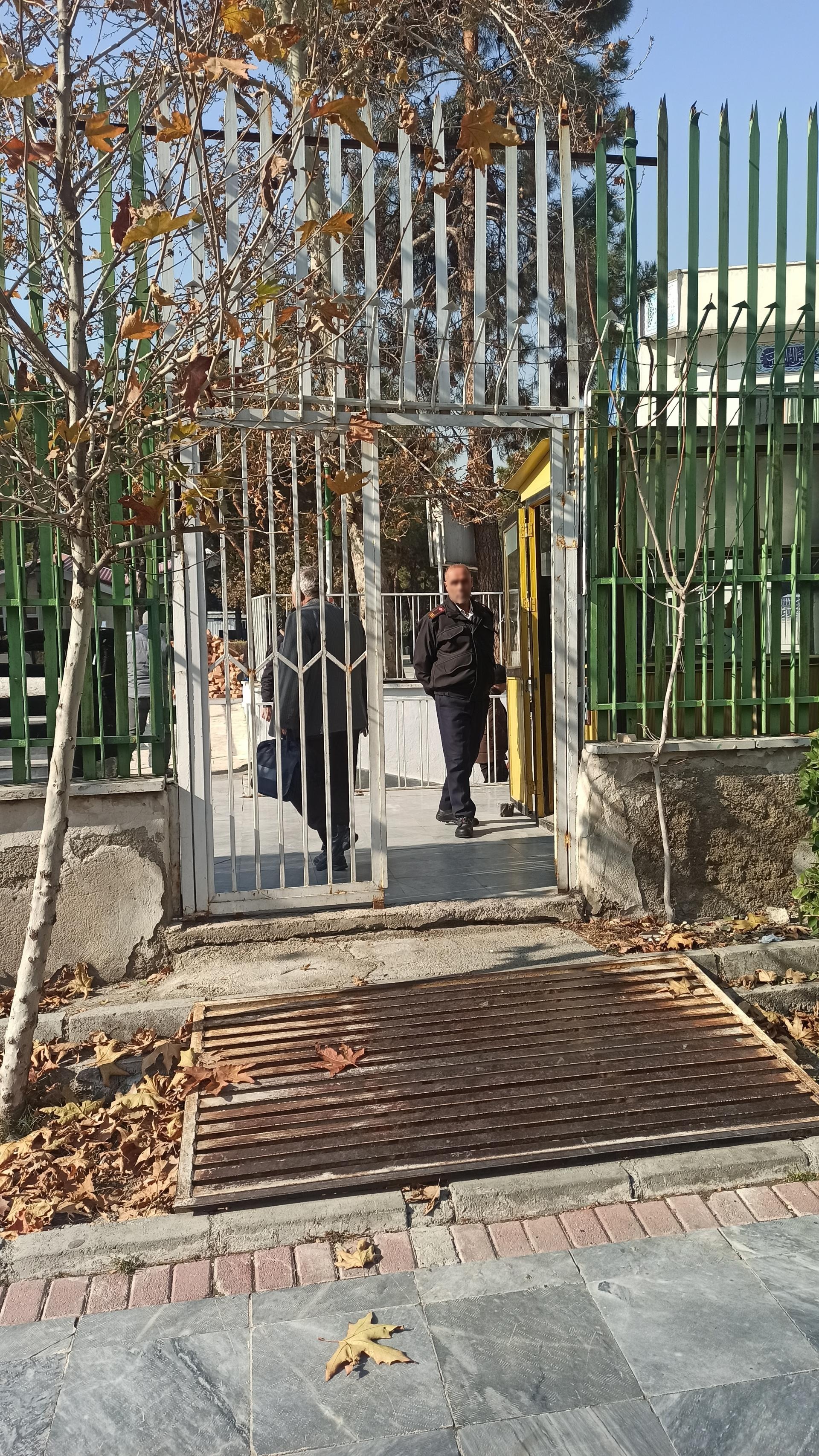 عکس درب ورودی آرژانس بیمارستان قلب شهید رجایی