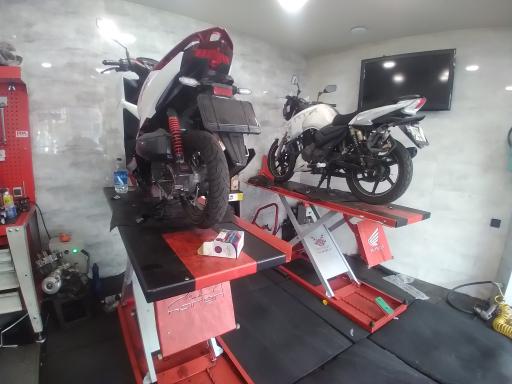 عکس تک سیکلت حمید زمانی