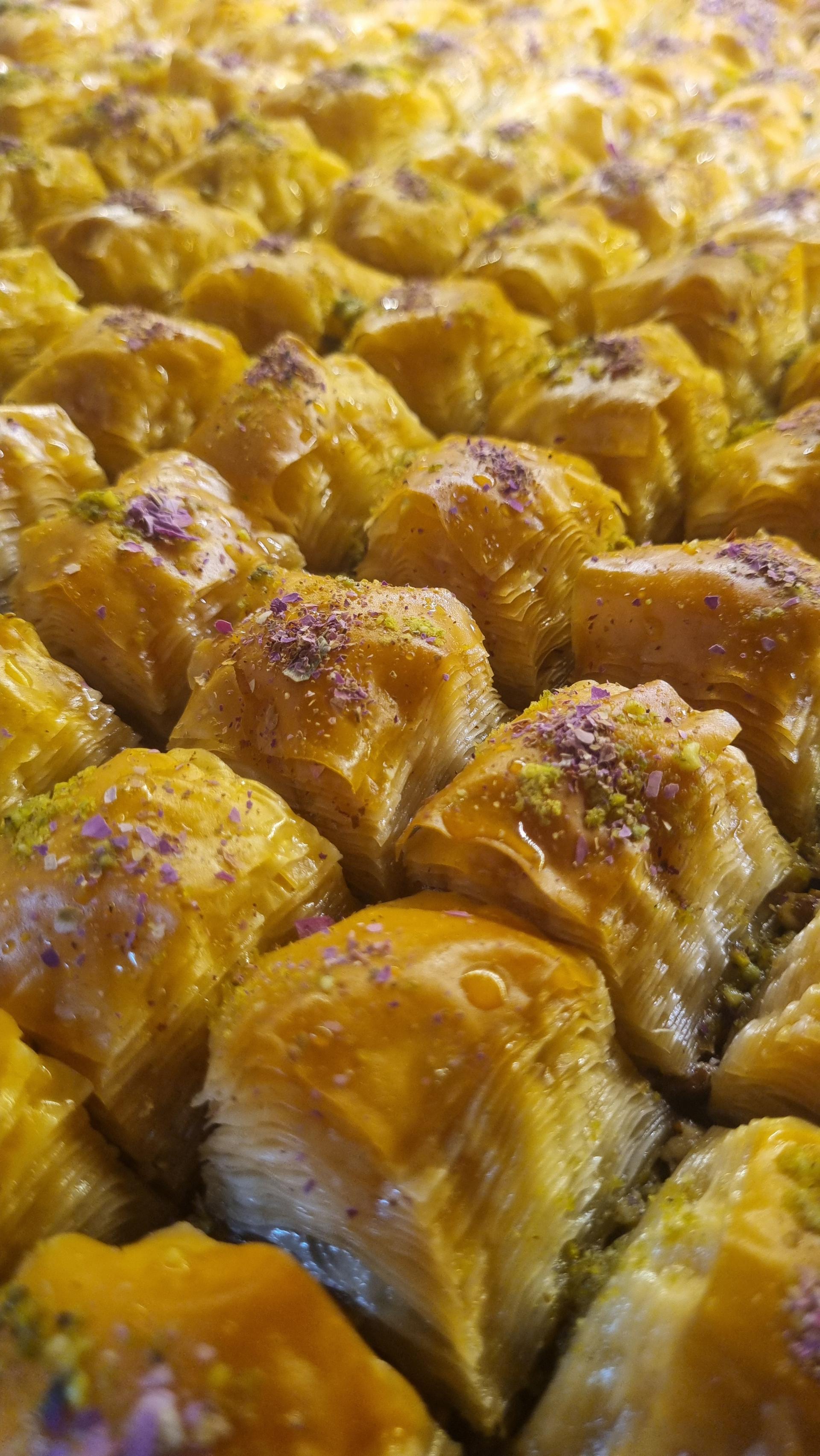 عکس باقلوا و دهین برکات امام جواد