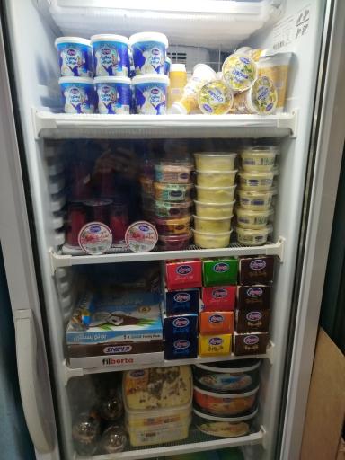 عکس سوپر مارکت شاهین