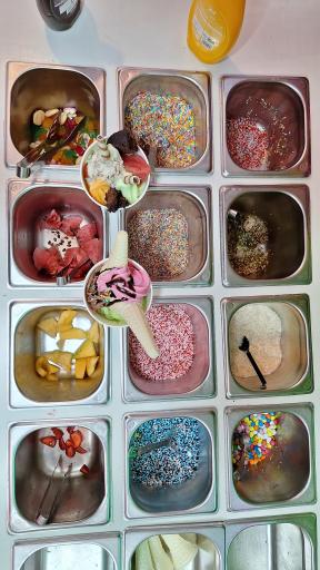 عکس کافه بستنی توت فرندی