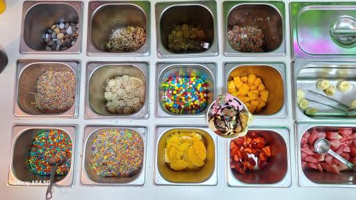 عکس کافه بستنی توت فرندی