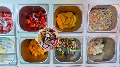 عکس کافه بستنی توت فرندی