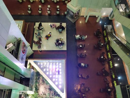 عکس کافی شاپ کنج