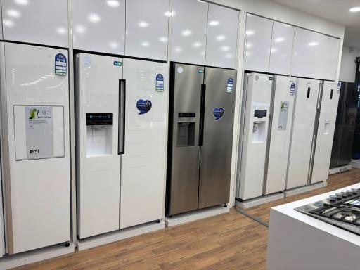 عکس فروشگاه زنجیره ای اسنوا