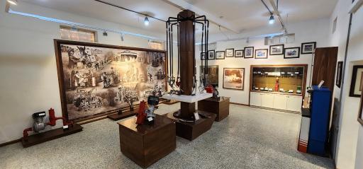 عکس موزه بنزین خانه آبادان
