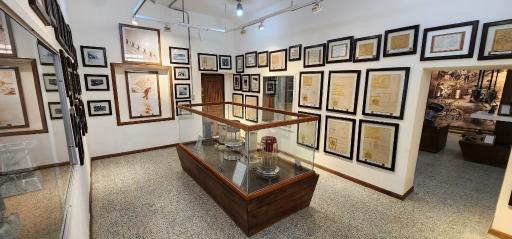 عکس موزه بنزین خانه آبادان