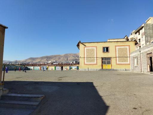 عکس دبستان دخترانه گل های آبیدر