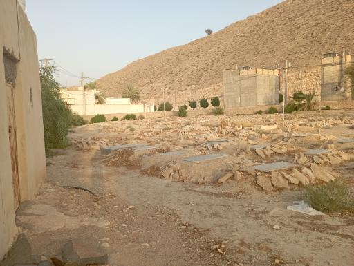 عکس قبرستان محله پایین خور