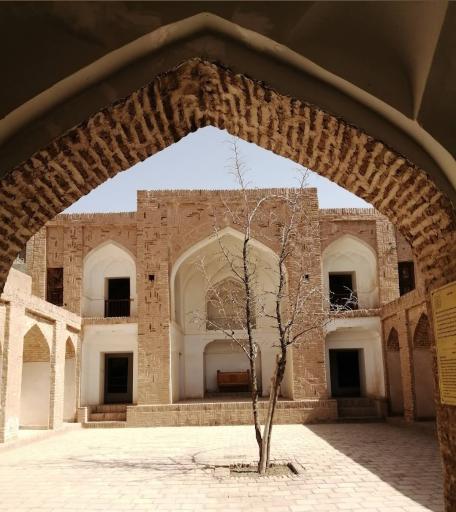 عکس بنای تاریخی خواجه خضر