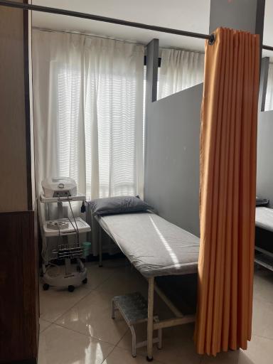 عکس کیلینیک جامع توانبخشی سیناریس 