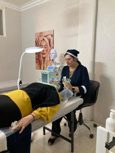 عکس فیشیال و پاکسازی پوست زهره