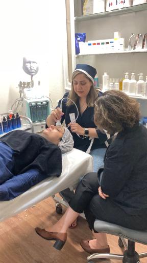 فیشیال و پاکسازی پوست زهره