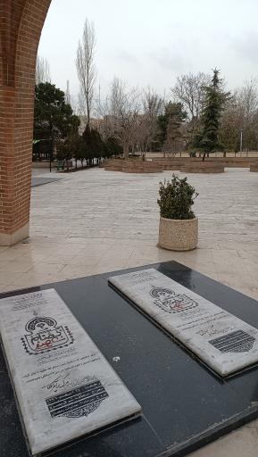 عکس یادمان شهدای گمنام باغ موزه قصر